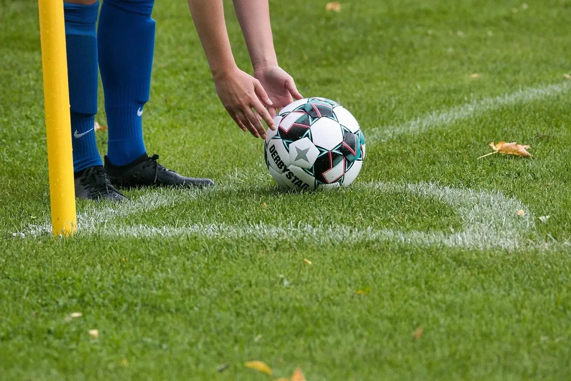 Combien d'hectares fait un terrain de football ? La réponse utile, avec les bons repères MC Protech