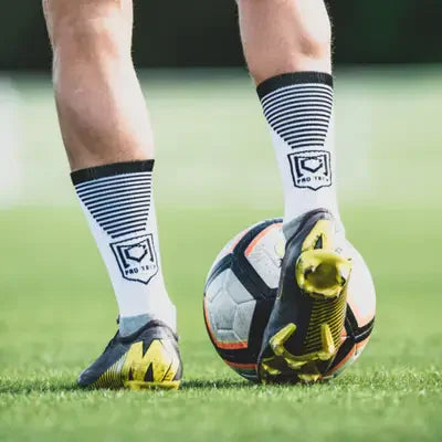 Les indispensables de la rentrée football : protège-tibias personnalisés, chaussettes de récupération et autres équipements