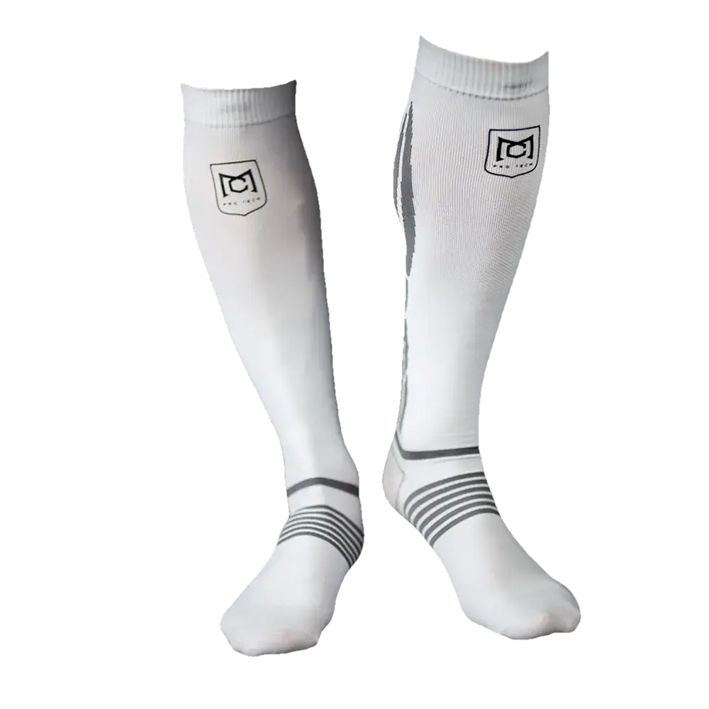 Chaussettes de compression pour améliorer la circulation sanguine et favoriser une récupération rapide après l’effort.