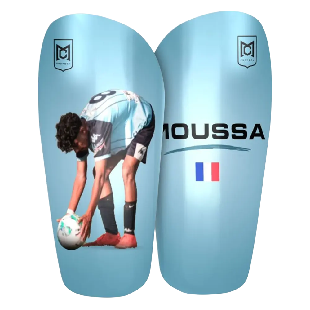 Protège-tibias en résine personnalisables, conçus pour une protection optimale et un style unique sur le terrain.