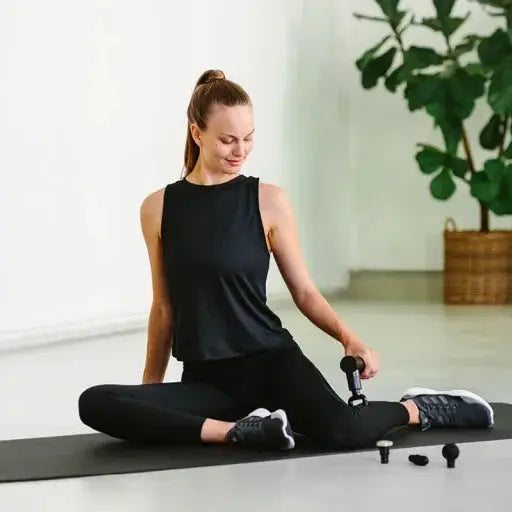 Pistolet de massage Blackroll Fascia Gun, conçu pour soulager les tensions musculaires et améliorer la mobilité.