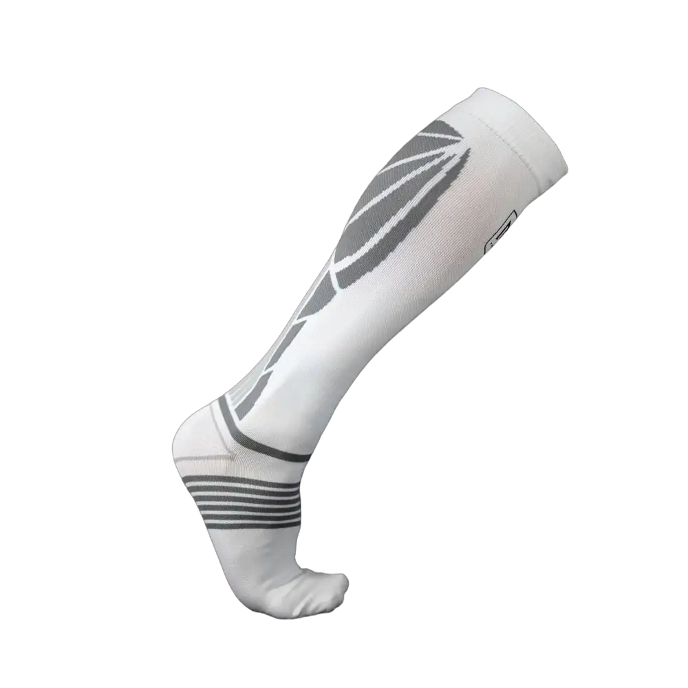Chaussettes de compression pour améliorer la circulation sanguine et favoriser une récupération rapide après l’effort.