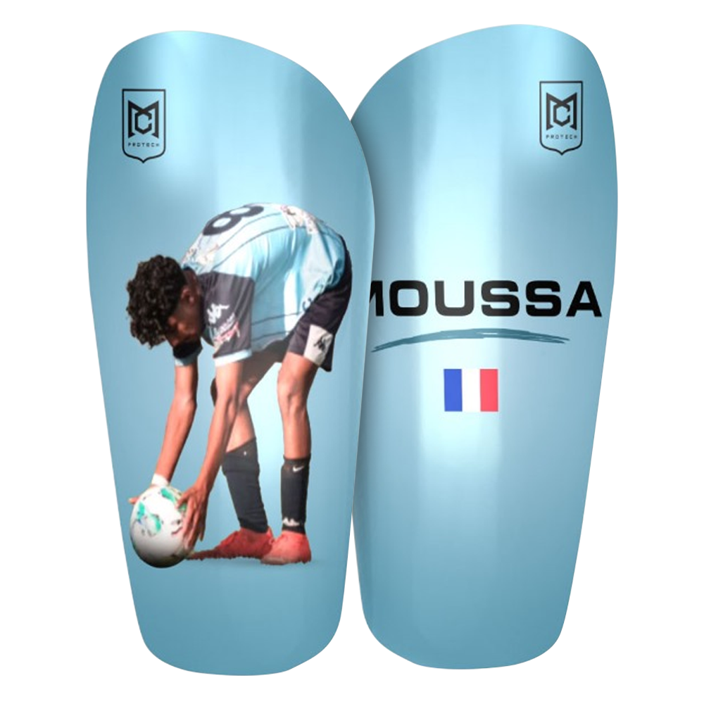 Protège-tibias en résine personnalisables, conçus pour une protection optimale et un style unique sur le terrain.