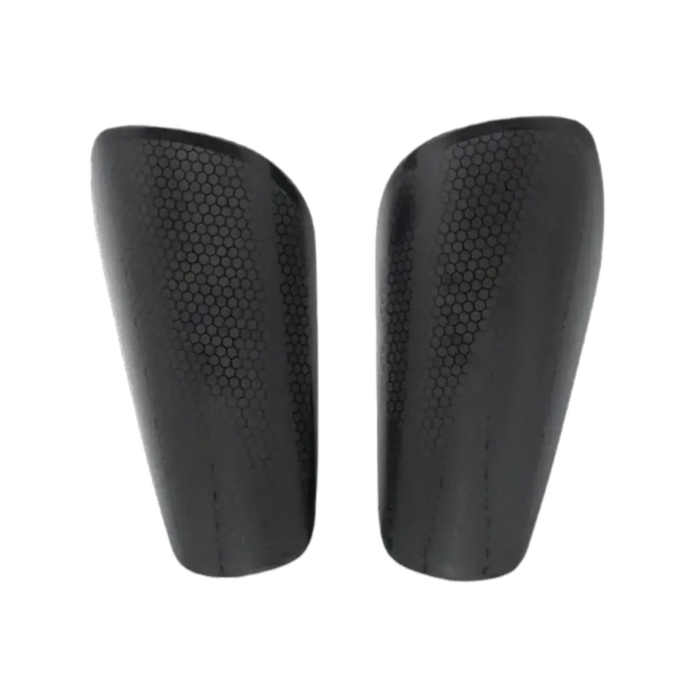 Protèges-tibias en résine personnalisables, offrant une protection robuste et un ajustement parfait pour le sportif.