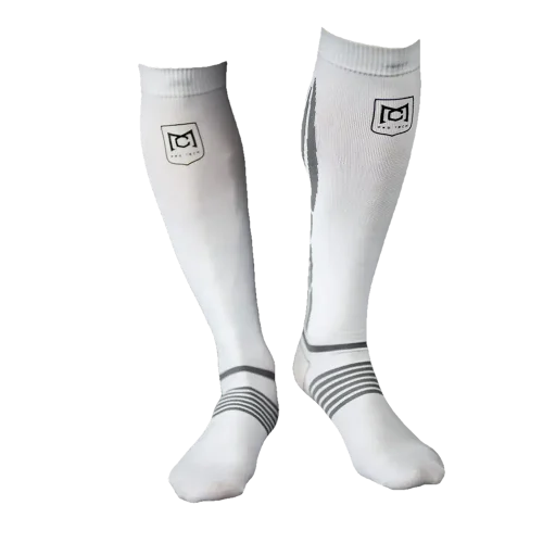 Chaussettes de compression pour améliorer la circulation sanguine et favoriser une récupération rapide après l’effort.