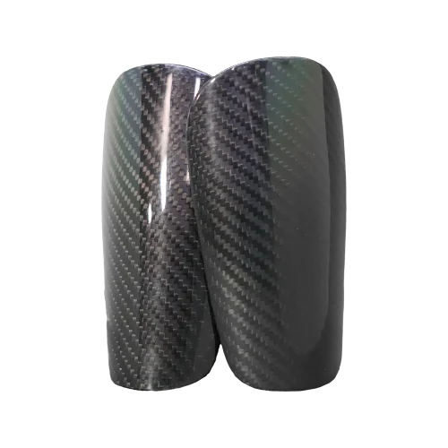 Protèges-tibias Carbone, offrant une protection robuste et légère grâce à leur conception en carbone.